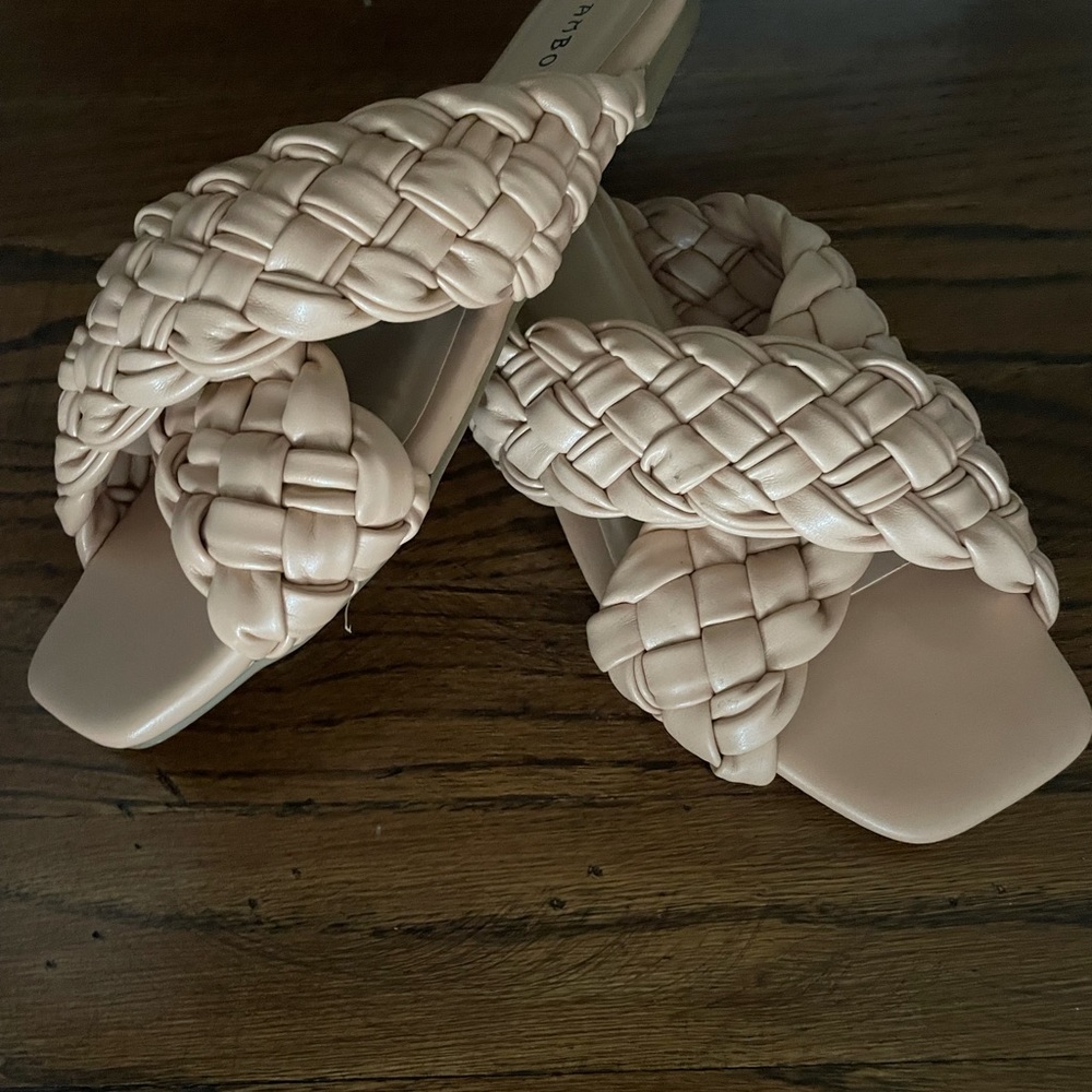 Women’s flat braided sandal